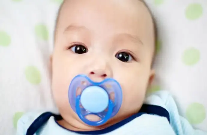 Tác hại ngậm ti giả đến sức khỏe và sự phát triển của trẻ