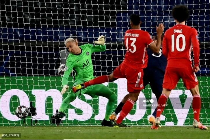 Keylor Navas tập luyện