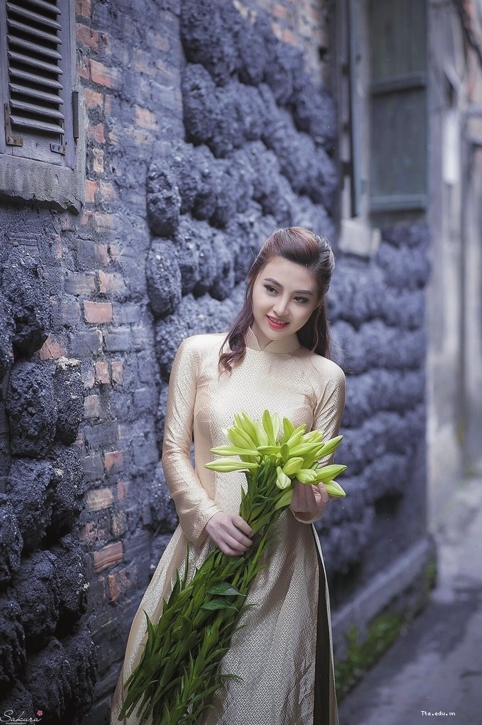 Ảnh gái xinh mặc áo dài duyên dáng