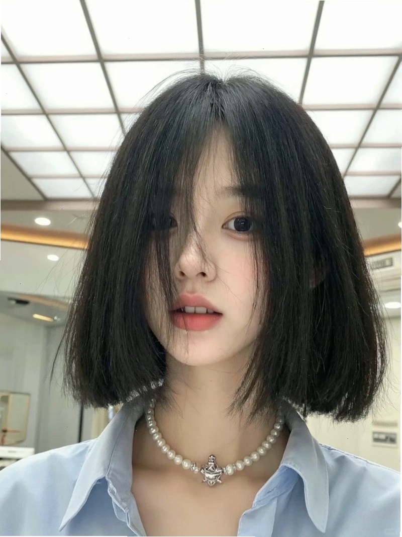 Ảnh gái xinh tóc ngắn che mặt, tạo vẻ bí ẩn cuốn hút