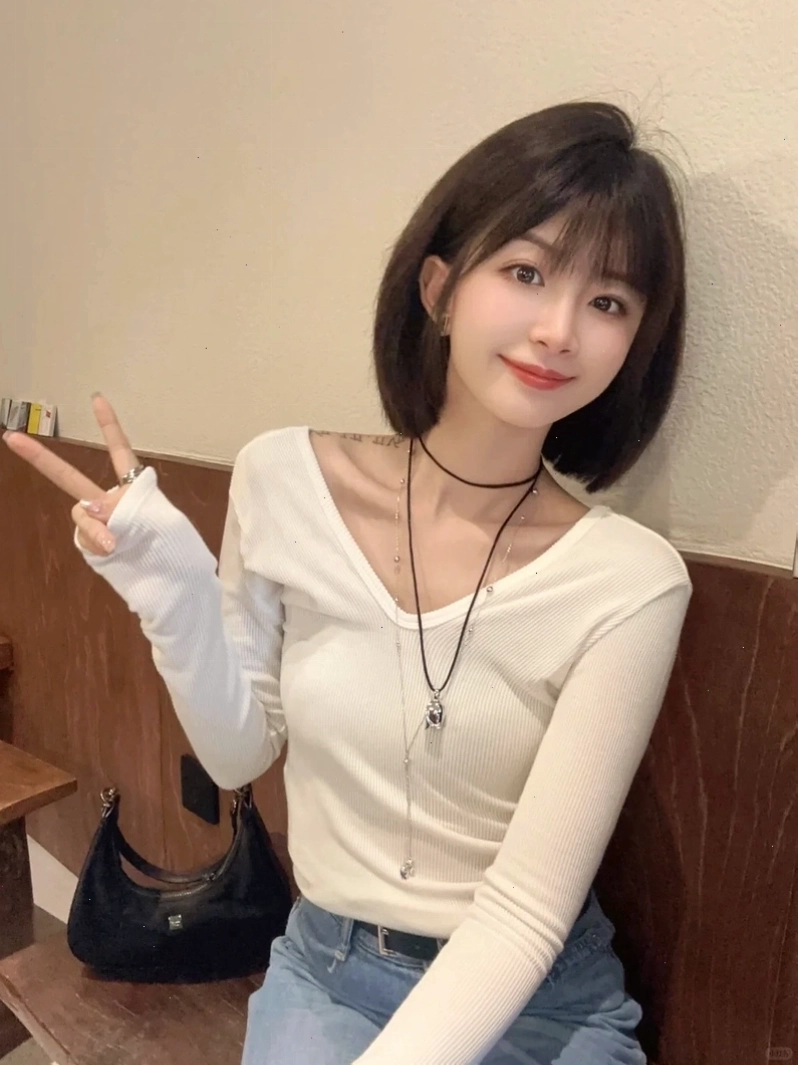 Ảnh gái xinh tóc ngắn với vẻ ngoài sexy, quyến rũ