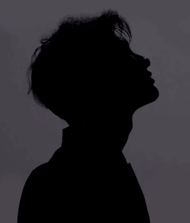 Ảnh nền buồn thất tình thể hiện nỗi đau lòng với ánh sáng u ám