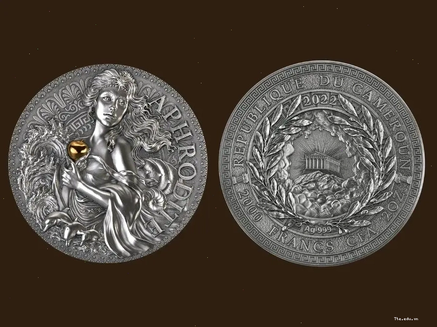 Aphrodite sinh ra từ bọt biển theo các tác phẩm nghệ thuật
