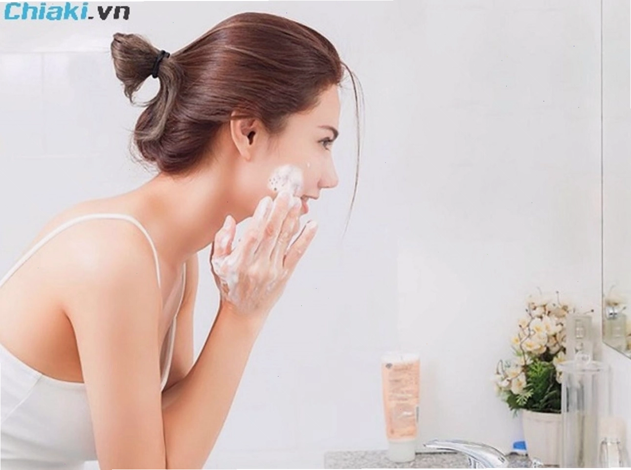 Cách chọn sữa rửa mặt cho da khô mụn phù hợp với từng tình trạng