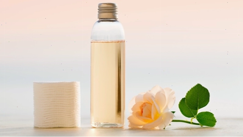Cách sử dụng toner hiệu quả cho da dầu mụn nhạy cảm