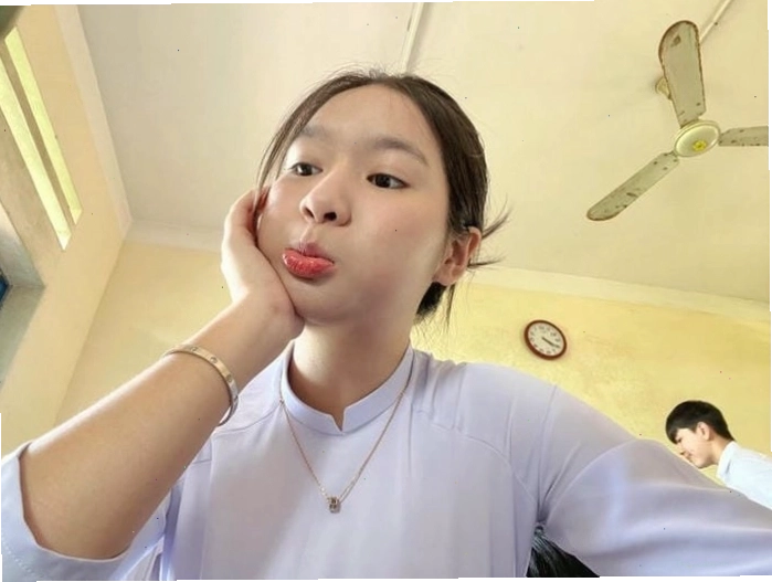 Cô gái xinh K9 có những hành động làm trò tinh nghịch, đáng yêu