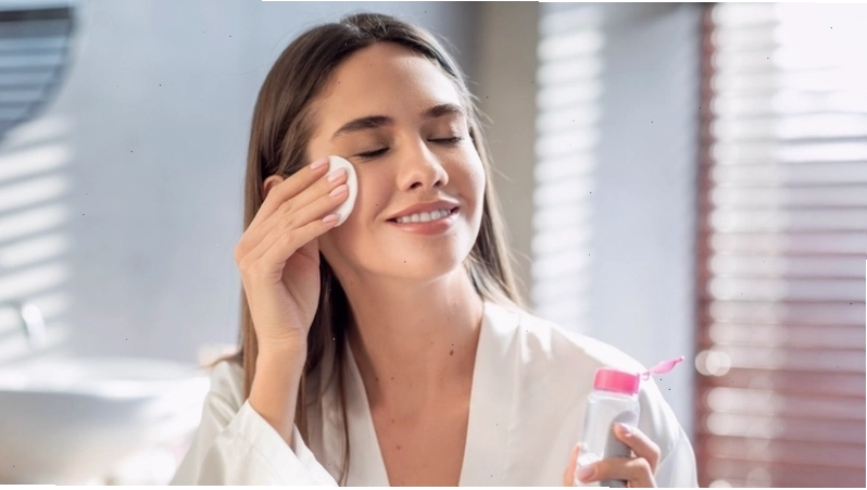 Da dầu mụn nhạy cảm nên dùng toner gì