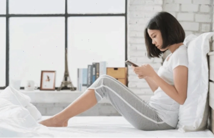 Dễ bị mất ngủ do sử dụng mạng xã hội quá nhiều
