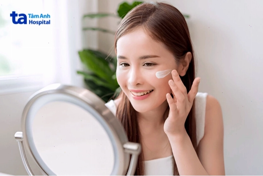 Dưỡng ẩm đầy đủ sau peel da trị mụn giúp phục hồi da hiệu quả