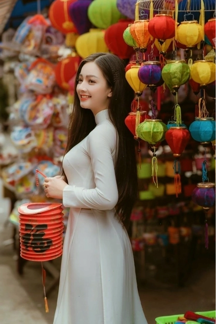 Gái xinh mặc áo dài siêu mỏng trang nhã