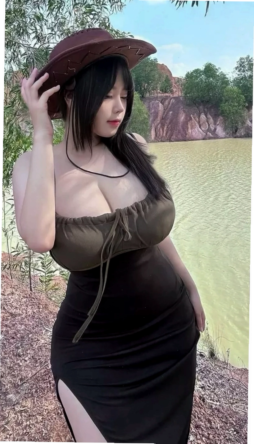 Gái xinh múp dáng tròn nhưng rất cân đối