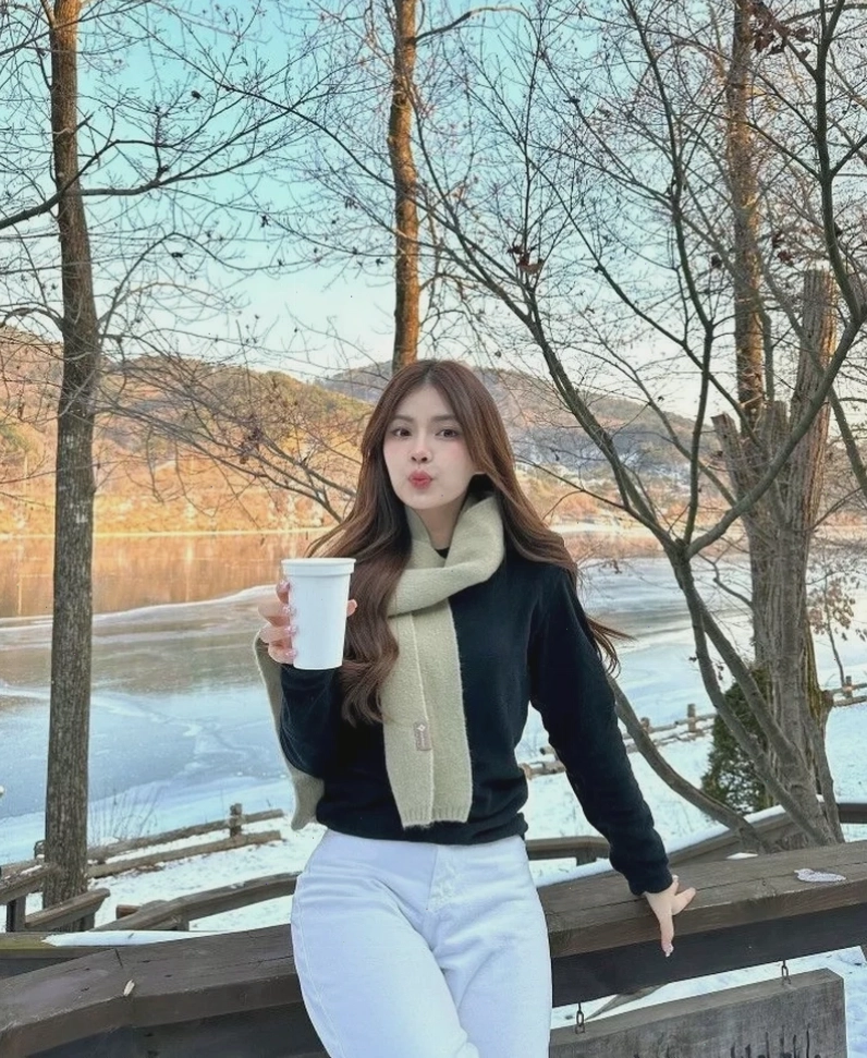 Gái xinh Trung Quốc tóc dài nhẹ nhàng chuẩn visual học đường