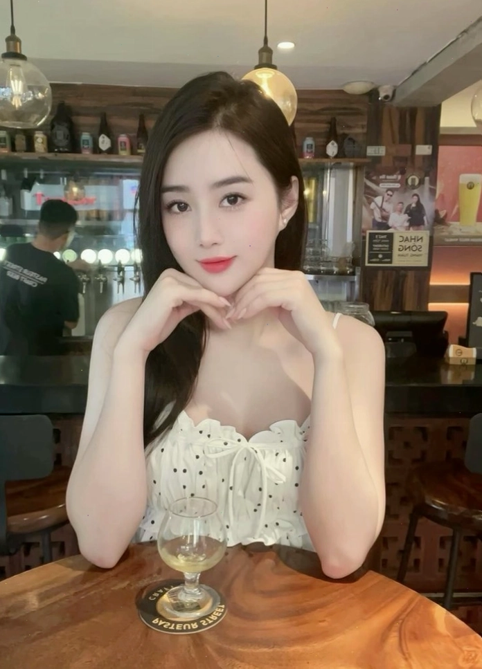 Gái xinh Việt Nam diện bikini tạo dáng quyến rũ bên bãi biển
