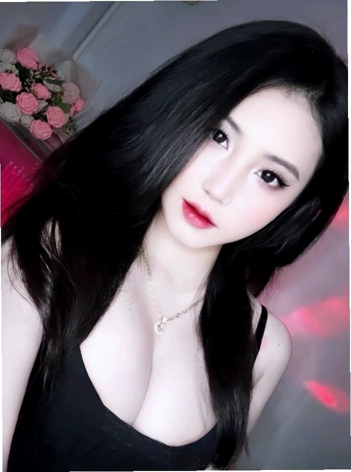 Gái xinh Việt Nam diện váy ngắn khoe vẻ gợi cảm