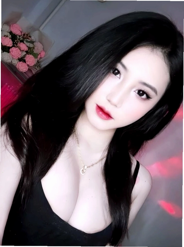 Gái xinh Việt Nam diện váy ngắn mang vẻ đẹp gợi cảm và thu hút