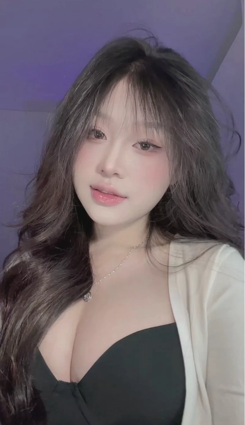 Gái xinh vòng 1 đẹp mặc bikini