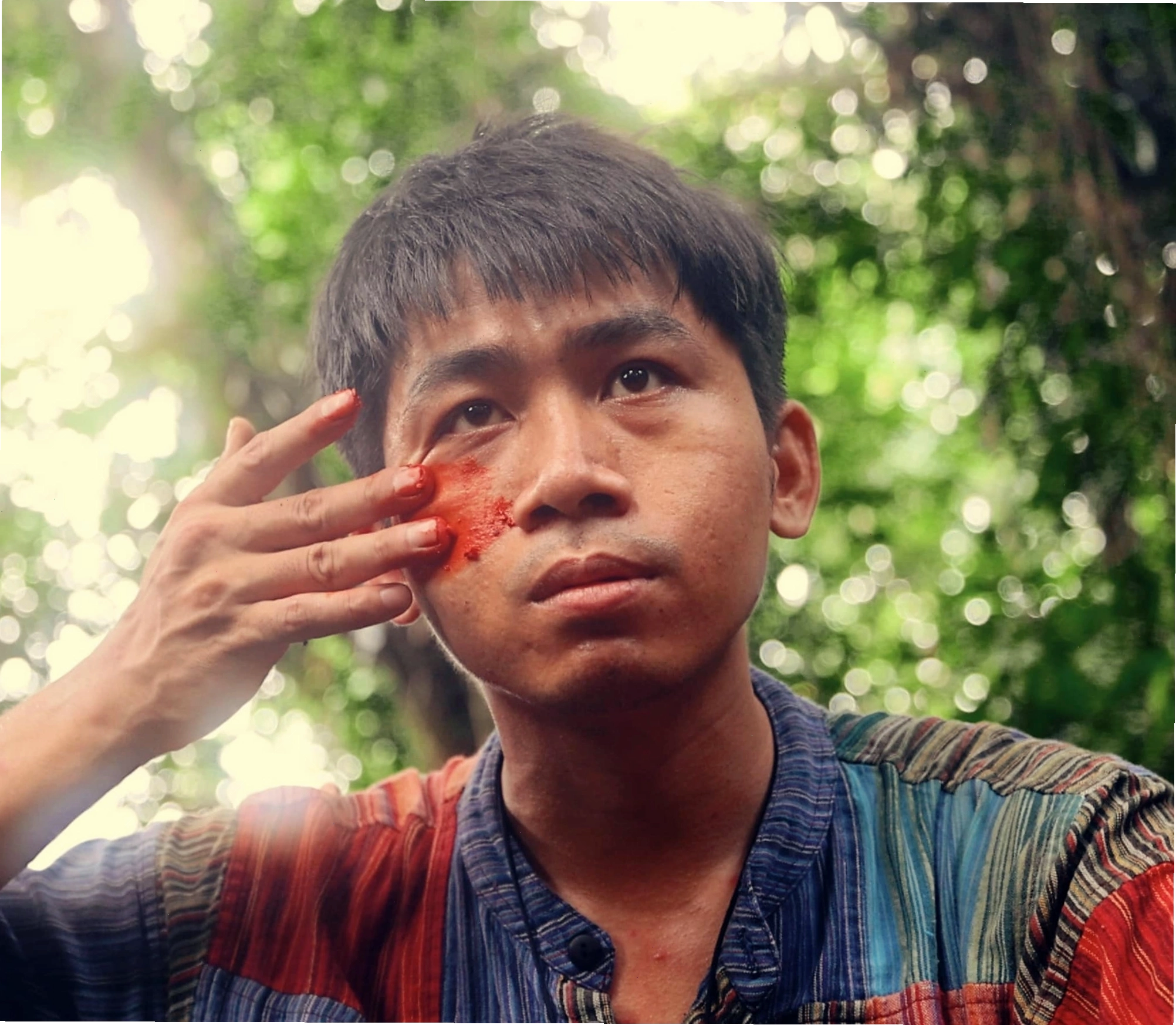 Gặp gỡ và giao lưu với người dân địa phương