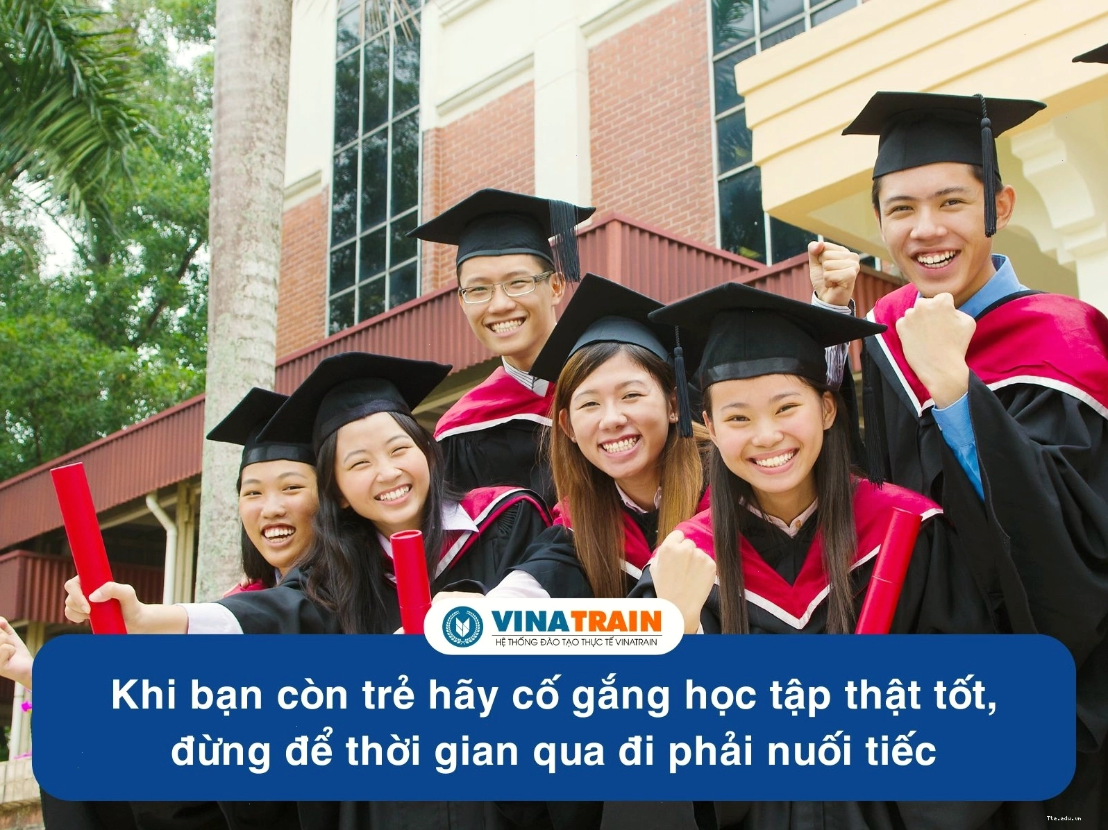 Hình ảnh học sinh thể hiện sự hối tiếc về quyết định nghỉ học sớm