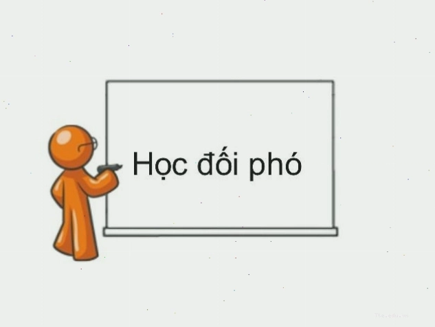 Học sinh học bài chăm chỉ trước kỳ thi