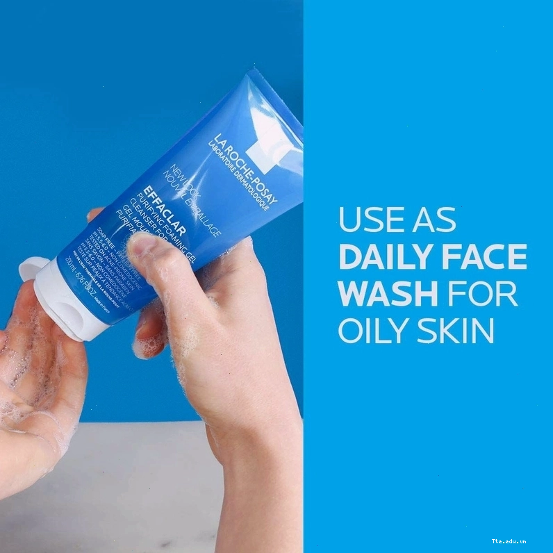Kết cấu serum B5 La Roche-Posay mỏng nhẹ, thấm nhanh