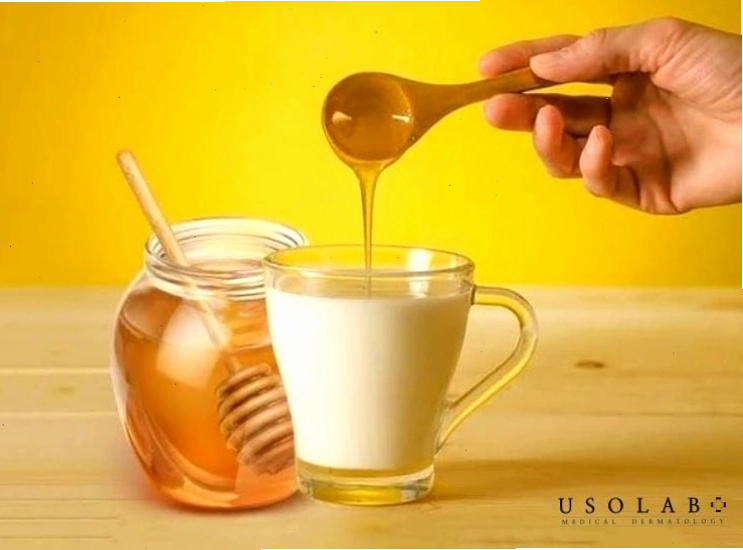 Kết hợp sữa chua không đường với mật ong hoặc trà xanh cho hiệu quả tốt hơn trên da mụn