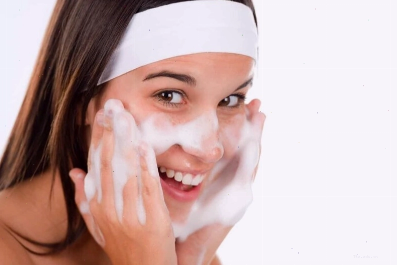 Làm sạch da mặt là bước cơ bản và quan trọng nhất