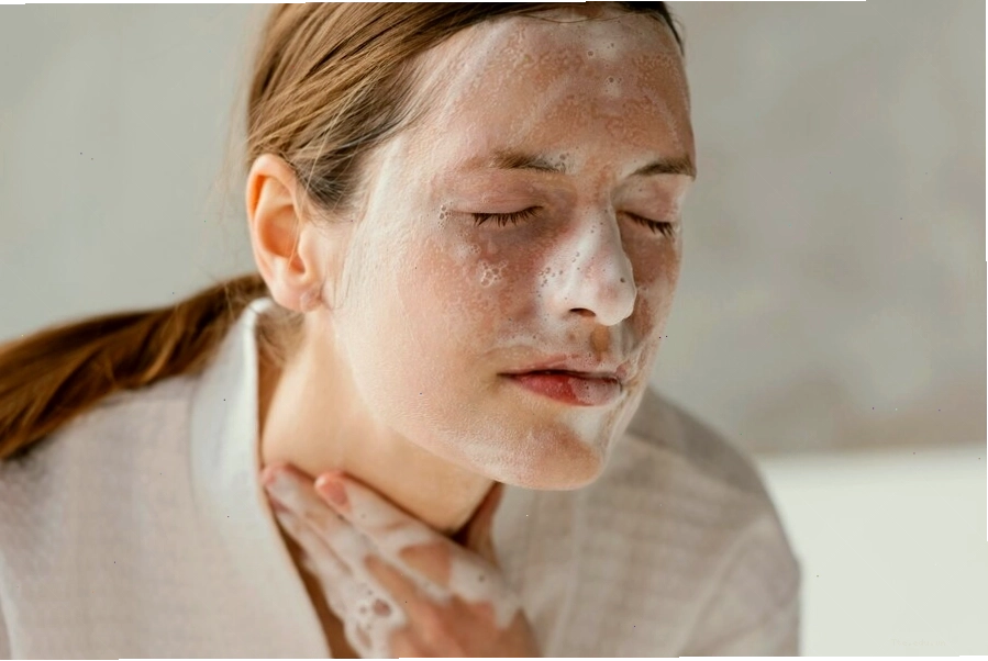 Massage nhẹ nhàng theo chuyển động tròn