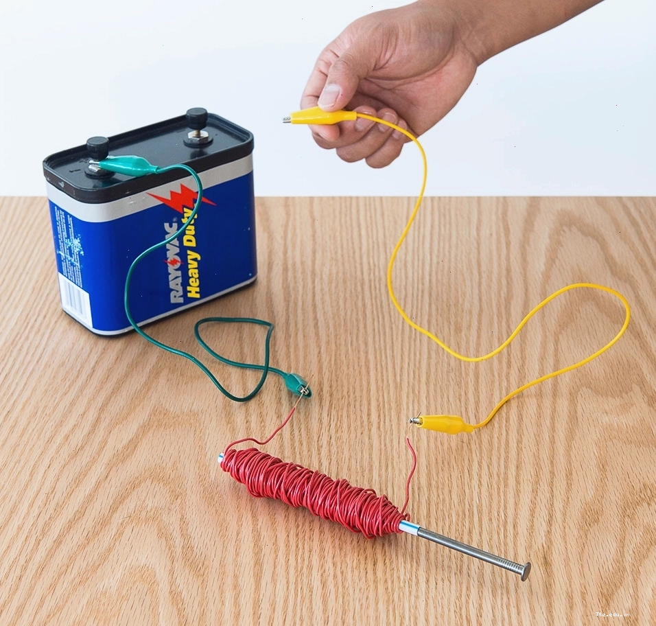 Nam châm điện làm từ dây đồng và pin
