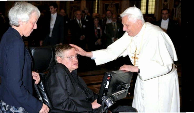 Stephen Hawking thời trẻ với nụ cười rạng rỡ