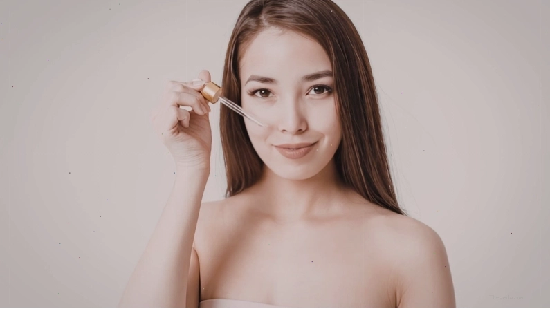 Sử dụng serum chứa acid đúng cách 2–3 lần/tuần