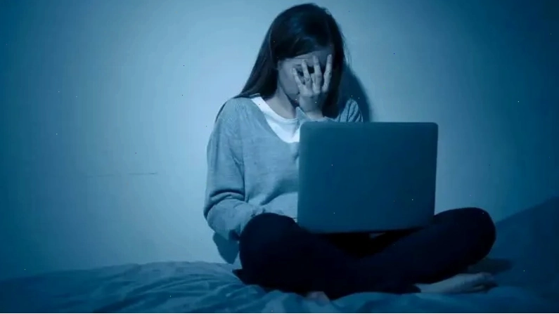 Tăng nguy cơ mắc bệnh trầm cảm, tâm thần khi bị tấn công mạng do nghiện internet