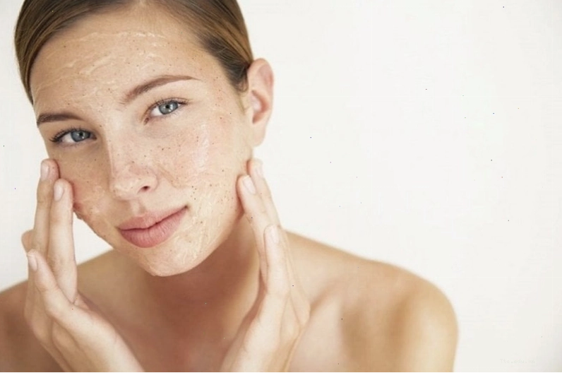 Tẩy tế bào chết mặt cho da dầu mụn Rosette dạng gel