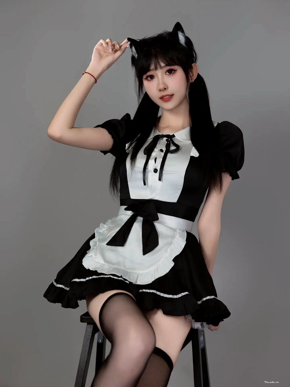 Vẻ đẹp hiện đại của cô gái cosplay hầu gái