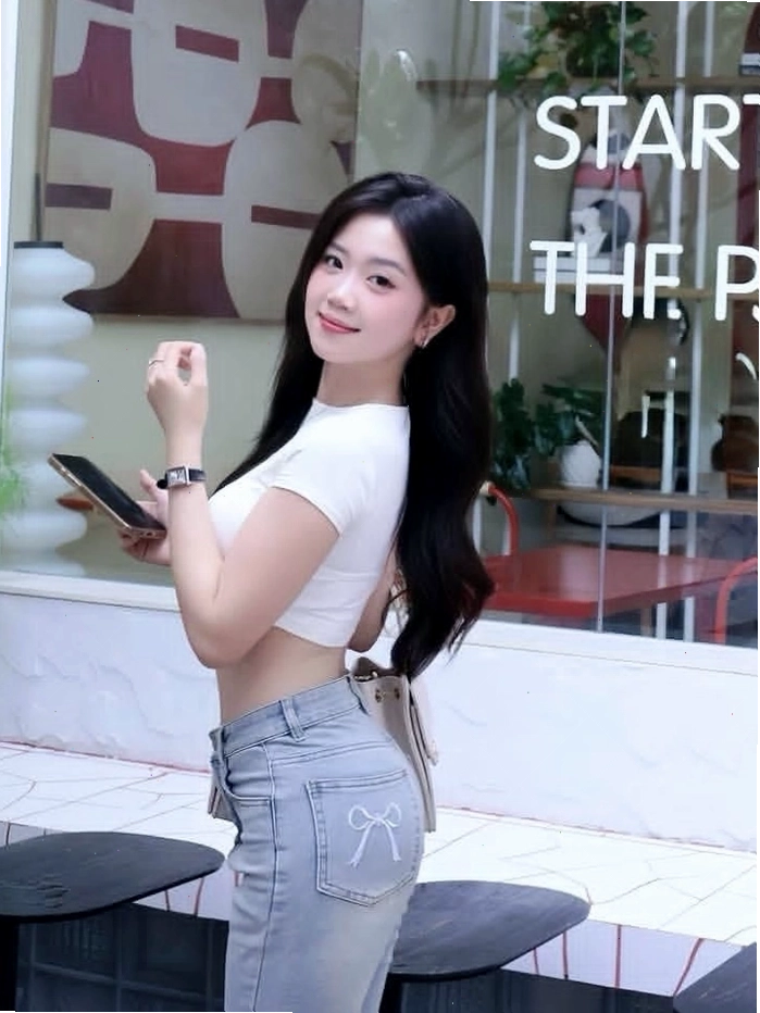 Vẻ đẹp nổi bật, thần thái cuốn hút của cô gái Việt Nam đẹp nhất