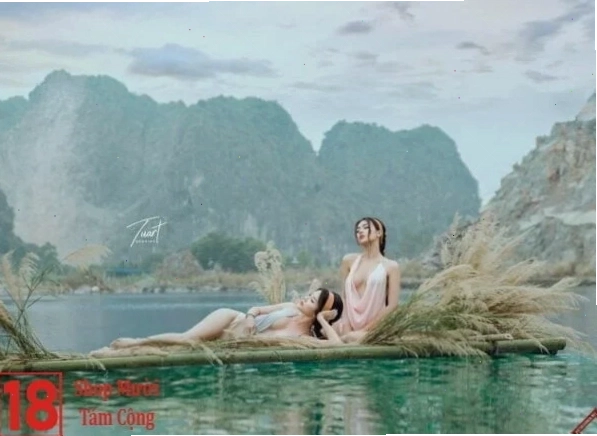Vẻ đẹp rạng rỡ của cô gái trong bộ bikini trong suốt màu đỏ