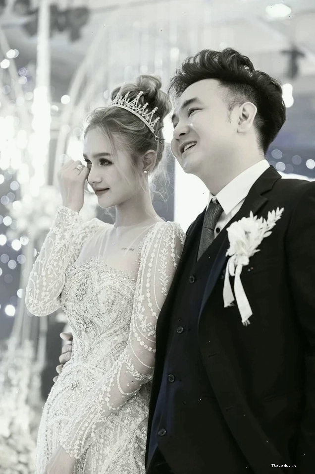 Xoài Non và chồng Xemesis trong ngày cưới