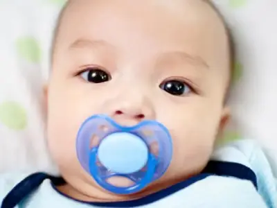 Tác hại ngậm ti giả đến sức khỏe và sự phát triển của trẻ