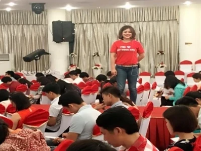 Hoàng Kim Dung là ai? Chân dung Nữ tướng 'vạn hoa'